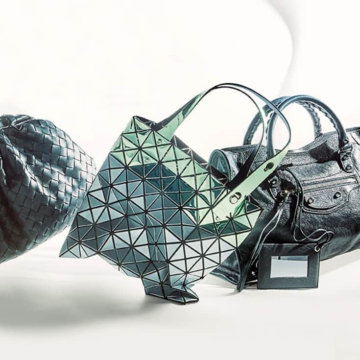 GILTのインスタグラム：「Who’s in the mood for a new bag? We sure are. Tap to shop #Balenciaga, #BottegaVeneta, and more.」