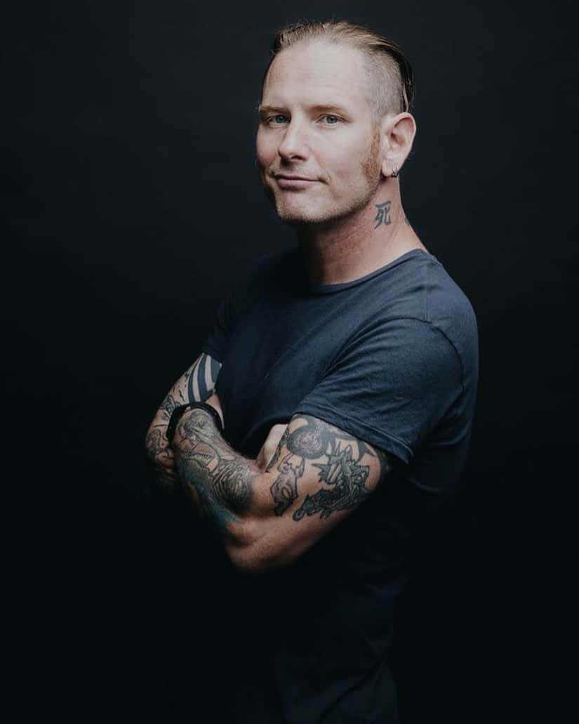 Kerrang!さんのインスタグラム写真 - (Kerrang!Instagram)「Corey's debut solo album CMFT is out today! You can read all about how it's the most Corey album ever at the link in our bio 🔗 ⠀⠀⠀⠀⠀⠀⠀⠀⠀ 📸: @ashleyosborn ⠀⠀⠀⠀⠀⠀⠀⠀⠀ @coreytaylor #kerrangcoverstory #kerrang #kerrangmagazine #coreytaylor #cmft」10月3日 1時54分 - kerrangmagazine_