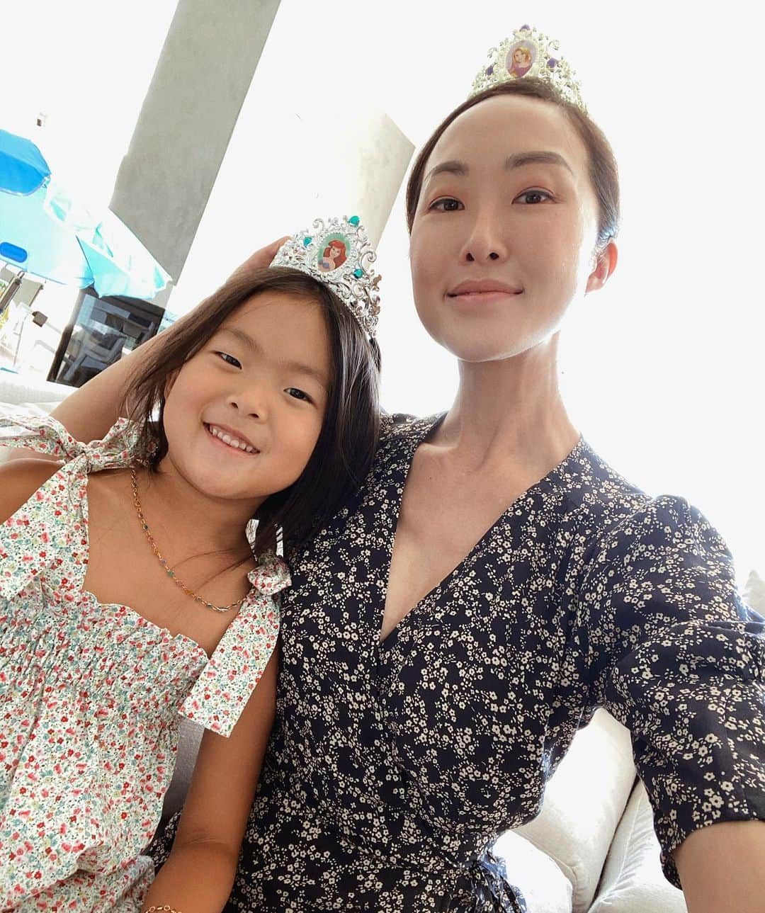 クリッセル・リムさんのインスタグラム写真 - (クリッセル・リムInstagram)「It has been a rough past few weeks for our family ( will share later) but Im so grateful for this one. Being so kind, intuitive, & compassionate. Chloé is not very expressive naturally, but she shows it in other ways. She’ll come to us when we are sad and just sit next to us quietly without saying anything and just wait patiently. She will also just say out of nowhere “ you are the best! I love you!” And then give us a kiss . Or she will ask if we are hungry and if we need food. ❤️❤️❤️ I’m so proud to be her mommy 🥰  #chloevictoriachen #chloeandchriselle」10月3日 1時52分 - chrisellelim