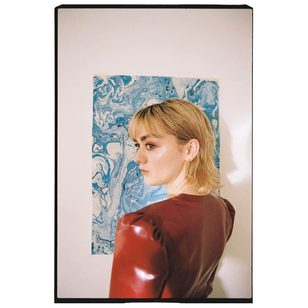 メイジー・ウィリアムズさんのインスタグラム写真 - (メイジー・ウィリアムズInstagram)「Me by @reubenselby  For @interviewmag  Interviewed by @charlie.r.heaton   What a dream 👽」10月3日 2時00分 - maisie_williams