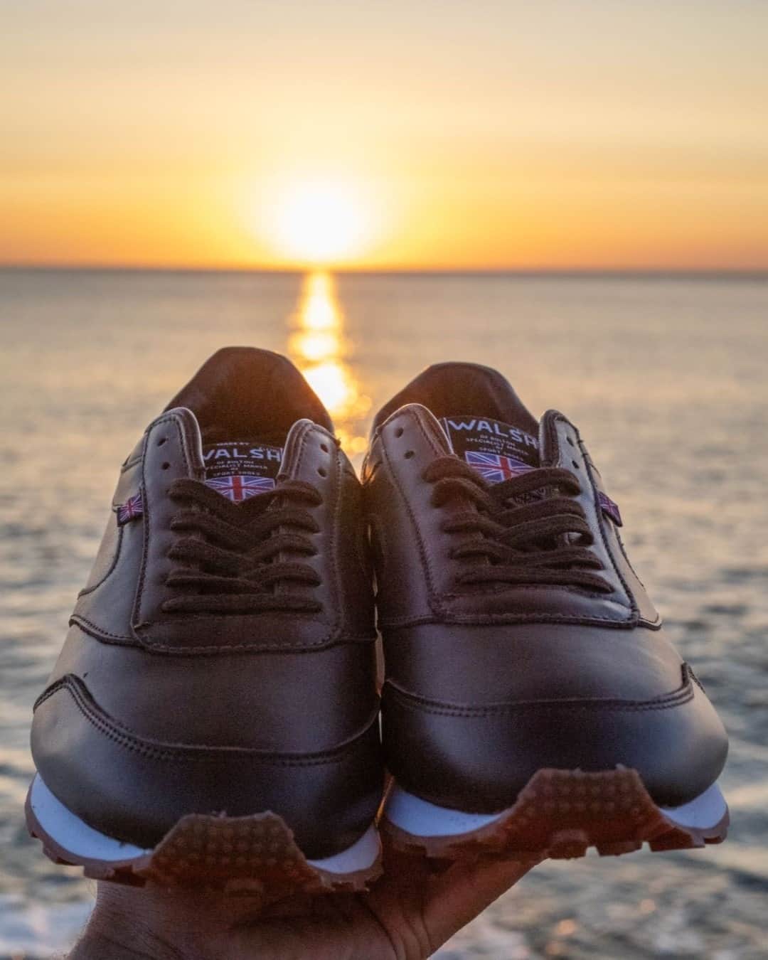 ウォルシュのインスタグラム：「The Horwich is here 👏 . 📸 @shoot_for_the_ser . . #normanwalshuk #normanwalsh #britishmanufacturing #madeinbritain #ukmfg #shoes #footwear #sneakers」