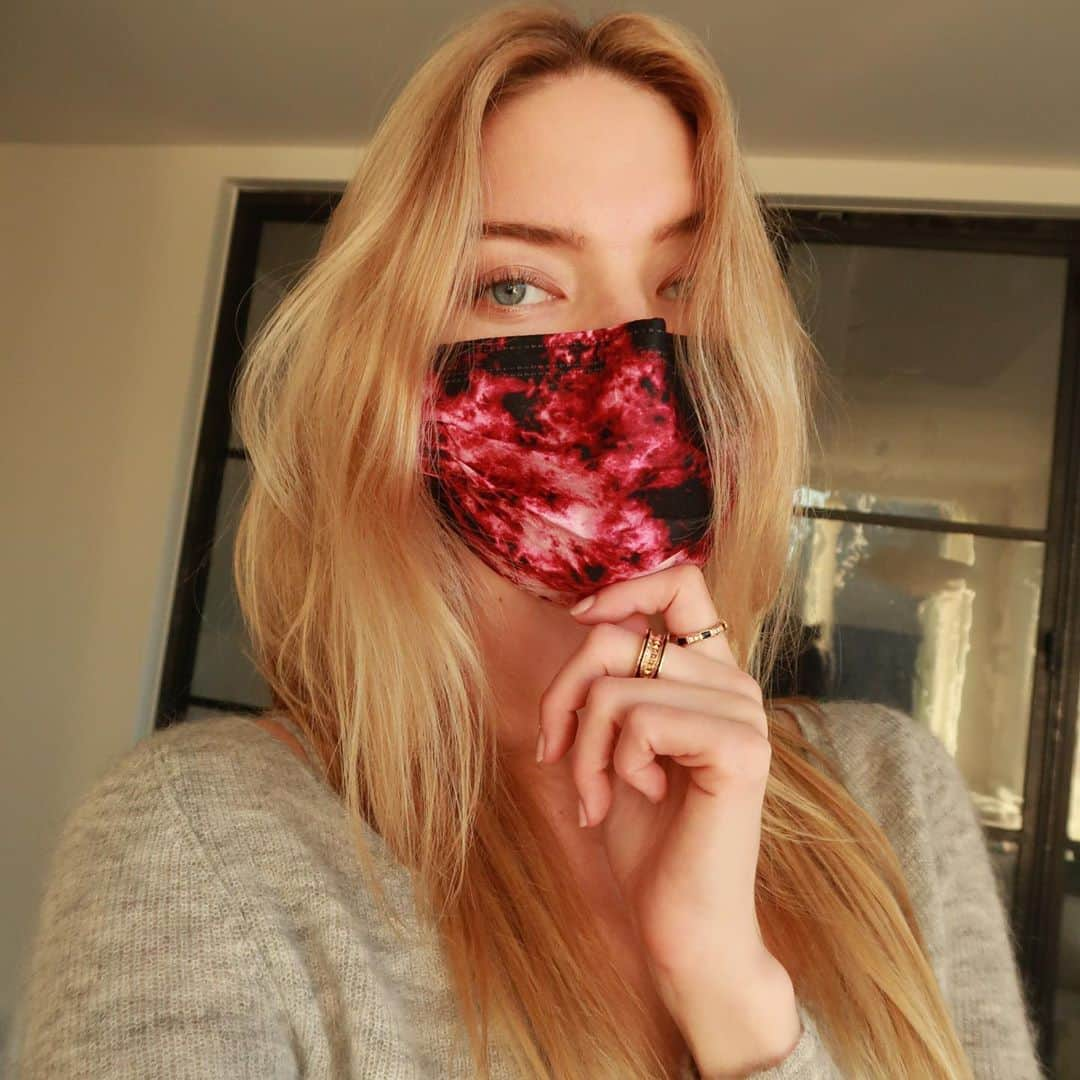 マーサ・ハントさんのインスタグラム写真 - (マーサ・ハントInstagram)「Excited to partner with @mybarriere on the early launch of their tie-dye print mask pack. For every pack purchased, @mybarriere will donate 50% of proceeds to @aclu_nationwide through Sunday! Stay safe and mask up! 🙏😷」10月3日 2時08分 - marthahunt