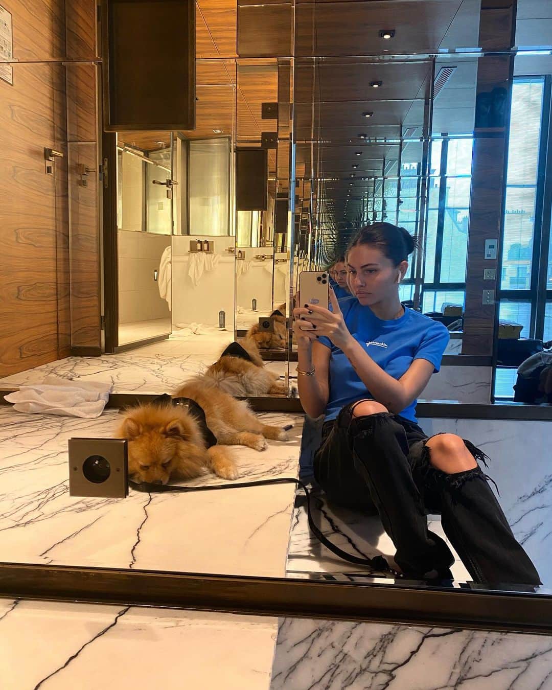 ティラーヌ・ブロンドーのインスタグラム：「21 THEEE DOGGGG」