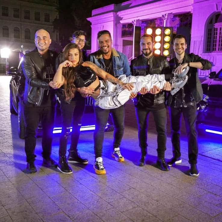 Sorriso Marotoのインスタグラム：「Quem aí já curtiu nosso #Desafio com a @barbara.labres? 😀 Tem música nos players e o clipe bombando no Youtube! 👊🏽 Assiste lá e depois conta aqui o que achou 😉」
