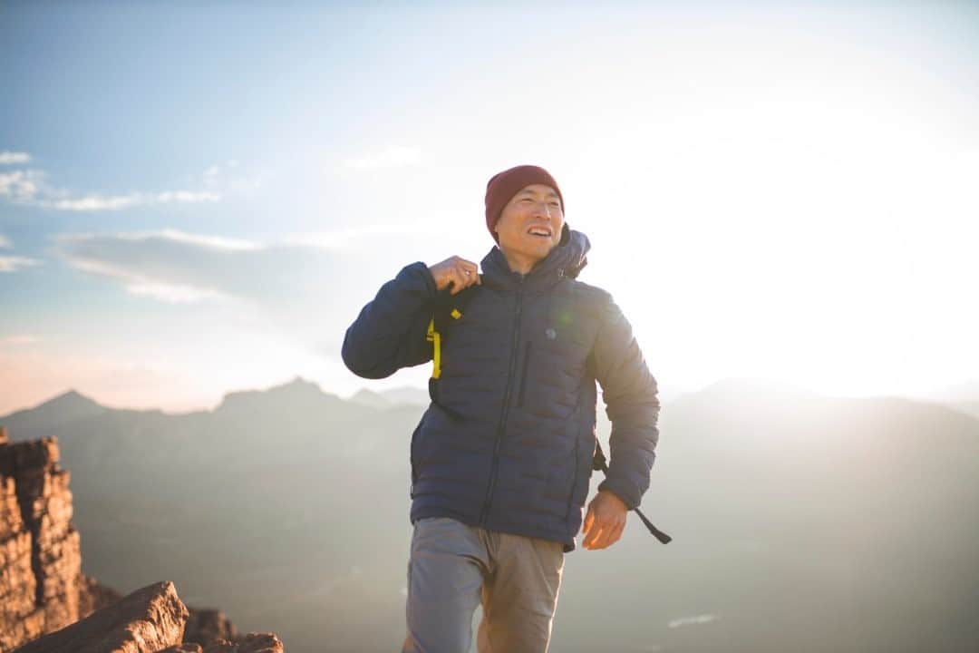 マウンテンハードウェアのインスタグラム：「Steady comfort through the highs and lows of a day in the mountains, the Stretchdown Collection provides down-insulated warmth in a durable stretch fabric that allows moisture and excess heat to escape. (Link in bio to learn more about the collection.) Photo: @dscottclarkphoto.」