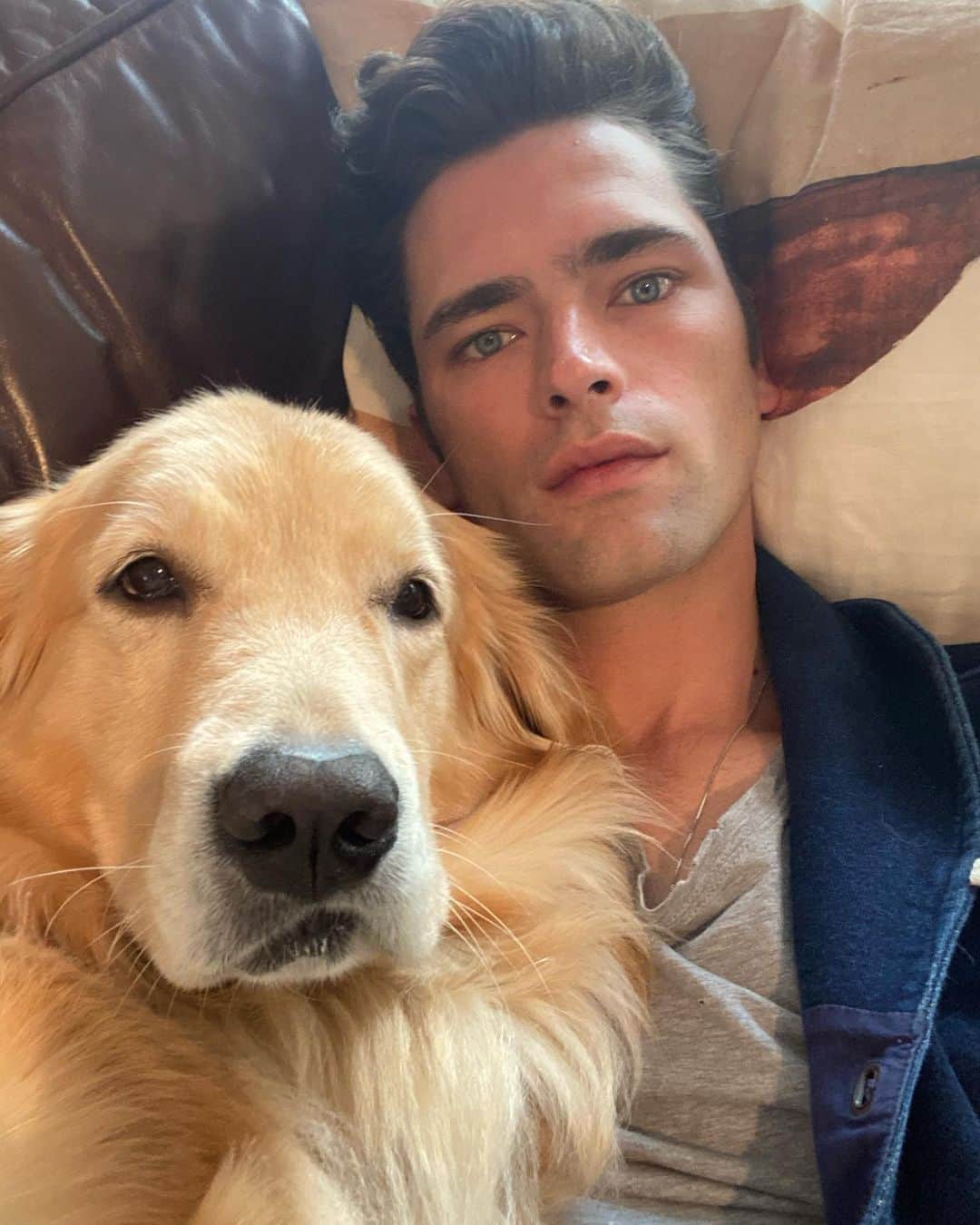 ショーン・オプリーのインスタグラム：「Progression of trying to take a selfie with Tallulah」