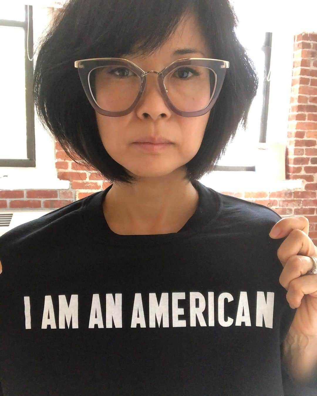 ケイコ・アジェナさんのインスタグラム写真 - (ケイコ・アジェナInstagram)「Honored to be a Founding Member of #TheNew to mobilize young Asian-American and Pacific Islander voters to the polls in November. Support us by getting the I AM AN AMERICAN sweatshirt from @phenomenal, inspired by the Matsuda family who hung a sign with this phrase outside of their store in Oakland, CA, the day after Pearl Harbor. I am a proud American, and I am proud to vote. Let’s show the world who we are.」10月3日 2時32分 - keikoagena