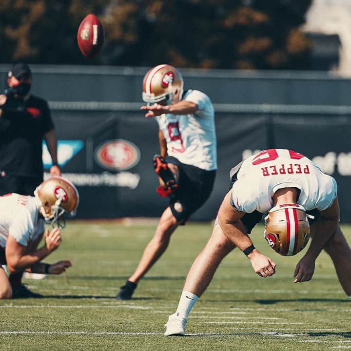 サンフランシスコ・フォーティナイナーズさんのインスタグラム写真 - (サンフランシスコ・フォーティナイナーズInstagram)「Sights set on Sunday Night Football 👀 #FTTB」10月3日 2時36分 - 49ers