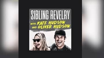 グレン・パウエルさんのインスタグラム写真 - (グレン・パウエルInstagram)「Living life and killing wine with my favorite family.  Hear the whole hang the whole hang on the @siblingrevelry podcast with @katehudson @theoliverhudson @lesliepowellmusic   @siblingrevelry」10月3日 8時12分 - glenpowell