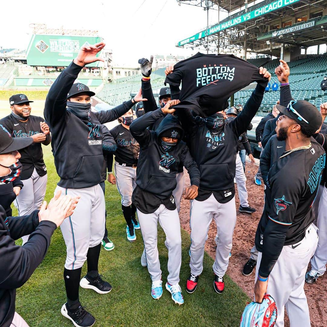 マイアミ・マーリンズさんのインスタグラム写真 - (マイアミ・マーリンズInstagram)「Just a bunch of bottom feeders headed to the NLDS. #JuntosMiami」10月3日 8時18分 - marlins