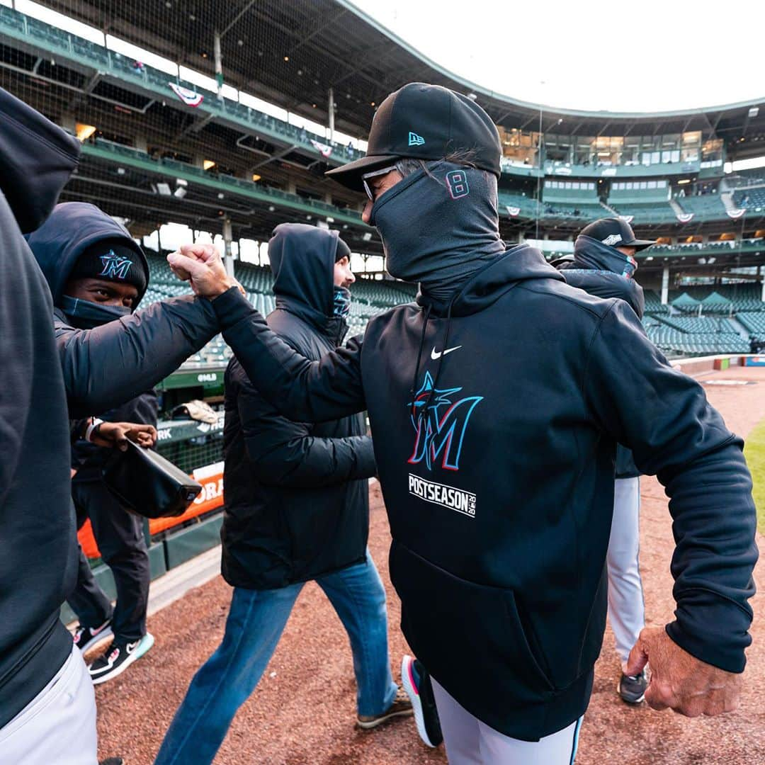 マイアミ・マーリンズさんのインスタグラム写真 - (マイアミ・マーリンズInstagram)「Just a bunch of bottom feeders headed to the NLDS. #JuntosMiami」10月3日 8時18分 - marlins