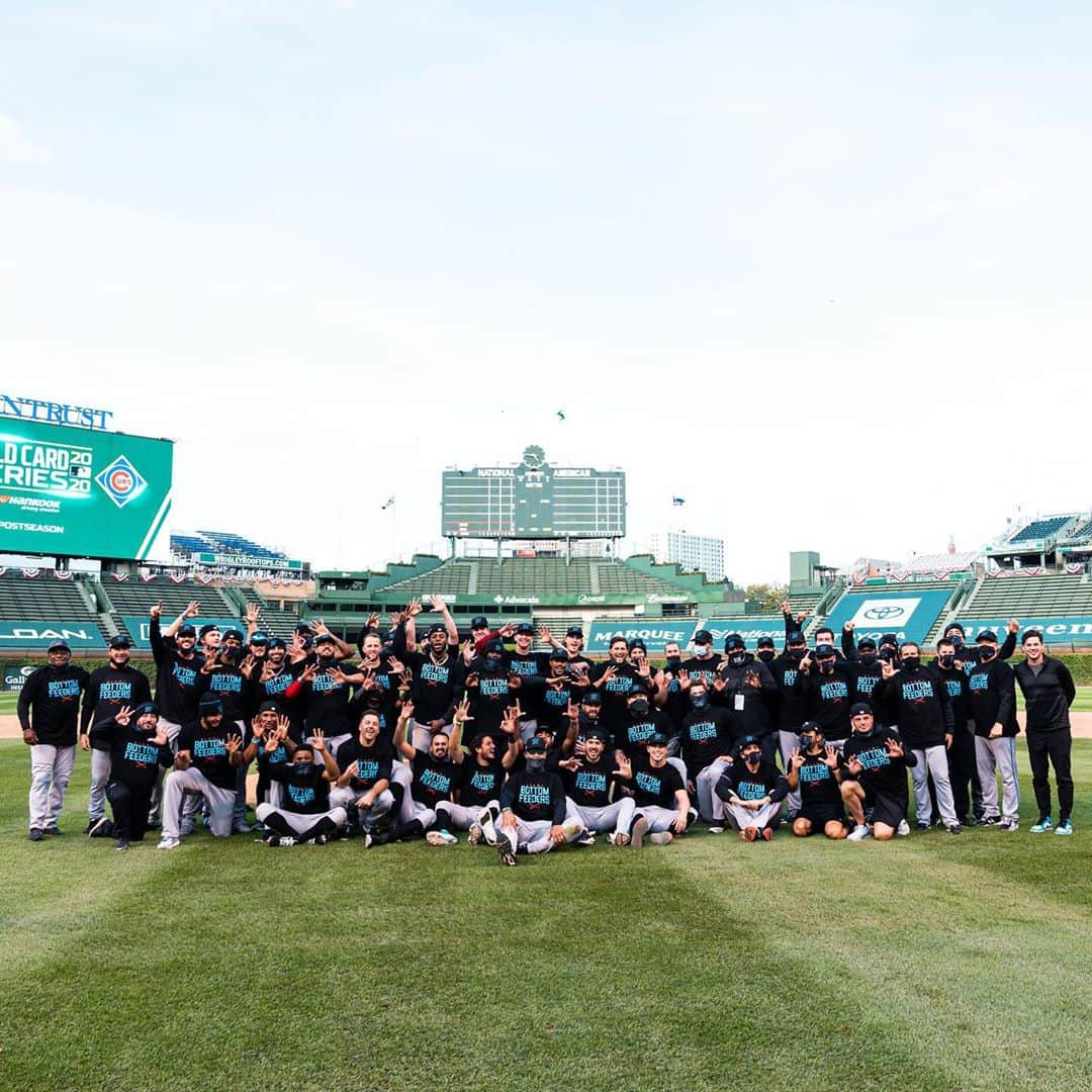 マイアミ・マーリンズさんのインスタグラム写真 - (マイアミ・マーリンズInstagram)「Just a bunch of bottom feeders headed to the NLDS. #JuntosMiami」10月3日 8時18分 - marlins