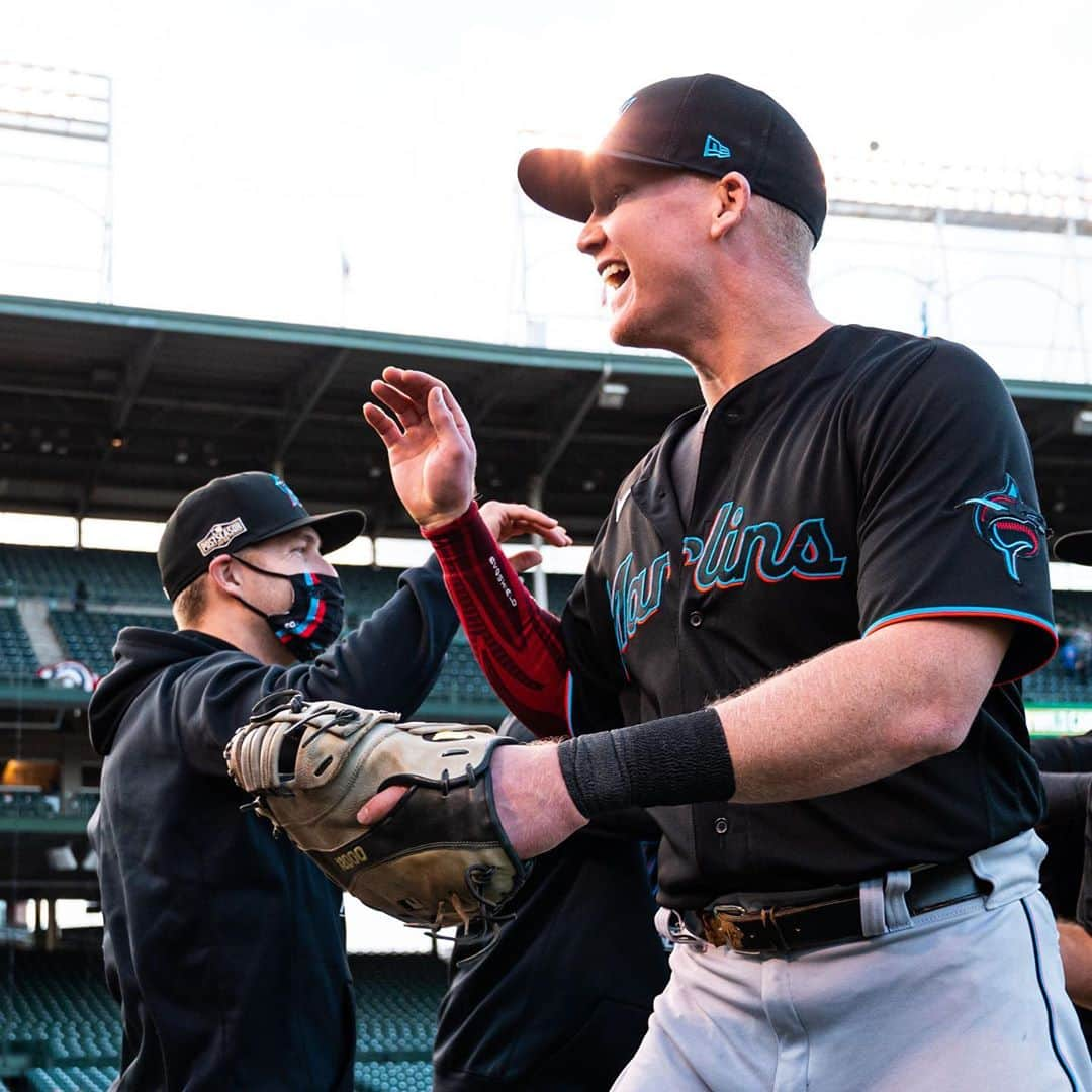 マイアミ・マーリンズさんのインスタグラム写真 - (マイアミ・マーリンズInstagram)「Just a bunch of bottom feeders headed to the NLDS. #JuntosMiami」10月3日 8時18分 - marlins