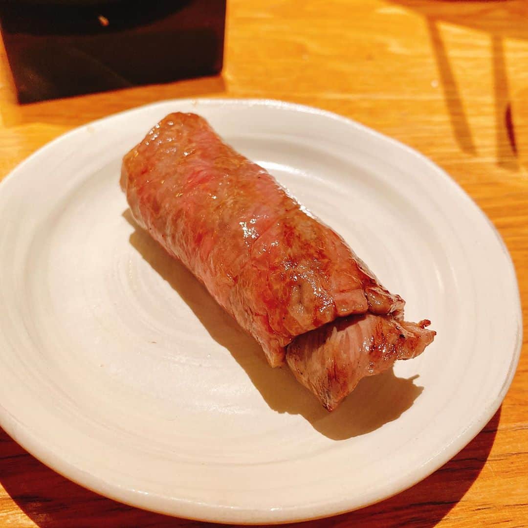 大谷咲子さんのインスタグラム写真 - (大谷咲子Instagram)「うに肉で優勝していくわね… 銀座のマルウシミートさん！ うに肉は店員さんが焼いてくれます😍 タンなどもとてもやわらかくて美味しかったです〜✨ 日本酒もいただいて、はい、エドテン🙏 また行きたいです🥰」10月3日 2時49分 - sakiton69