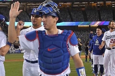 ジャスティン・ターナーさんのインスタグラム写真 - (ジャスティン・ターナーInstagram)「These guys set the tone last night and got us to to this #happyflight✈️ to the Texas #Bubble @dodgers  📸 @jon.soohoo」10月3日 3時02分 - redturn2