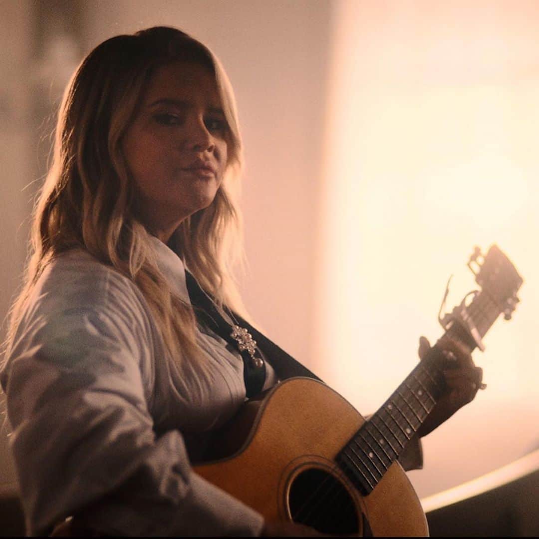Vevoさんのインスタグラム写真 - (VevoInstagram)「@marenmorris calls on us to leave the world "Better Than We Found It." Watch the touching video, and stay tuned to the end for a sweet surprise! ⠀⠀⠀⠀⠀⠀⠀⠀⠀ ▶️[Link in bio] #MarenMorris #BetterThanWeFoundIt」10月3日 3時03分 - vevo