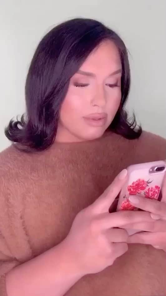 のインスタグラム：「TFW you want to turn down plans but then you go full glam. @arielle.espana #sephorasquad   Product Featured:  @sc Brow Shaper Pencil  @kajabeauty Beauty Bento Bouncy Matte & Shimmer Eyeshadow Trio @urbandecaycosmetics decay cosmetics Moondust Eyeshadow」