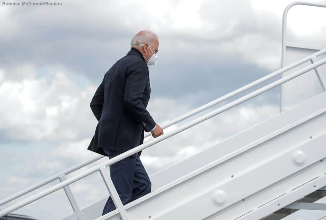 ABC Newsさんのインスタグラム写真 - (ABC NewsInstagram)「NEW: Joe Biden departs Delaware for a Michigan campaign event after testing negative for COVID-19. The trip follows the announcement earlier this morning that Pres. Donald J. Trump had tested positive for the virus. #joebiden #donaldtrump #campaign #election #covid19」10月3日 3時19分 - abcnews