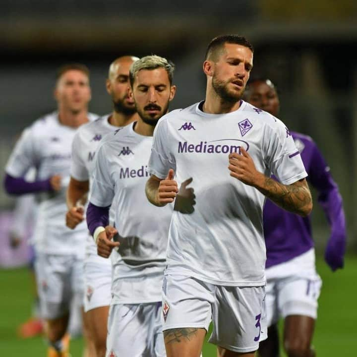 ACFフィオレンティーナさんのインスタグラム写真 - (ACFフィオレンティーナInstagram)「WARM UP 🔥  Let's go! Siete carichi?   #ForzaViola 💜 #FiorentinaSampdoria #Fiorentina #ACFFiorentina #Dragowski #Caceres #Ceccherini #Biraghi」10月3日 3時25分 - acffiorentina