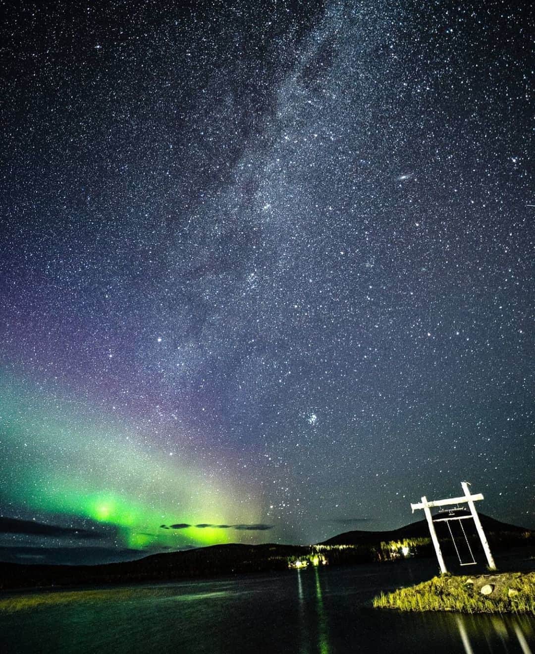 フィンランド政府観光局さんのインスタグラム写真 - (フィンランド政府観光局Instagram)「満点の星とオーロラ。 ． @jaasiiim さんの写真。Kiitos！」10月3日 3時39分 - visitfinlandjapan