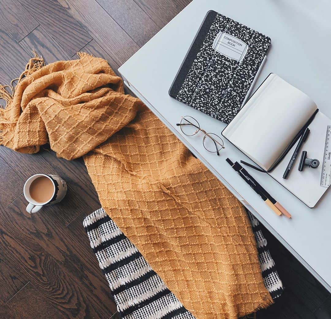Kalyn Nicholsonのインスタグラム：「day one and day two of youtober are up! plan with me for October + 11 things to do for fall!   come join in the daily dose of all things fall over on youtube if you haven't already 🍂🎥」