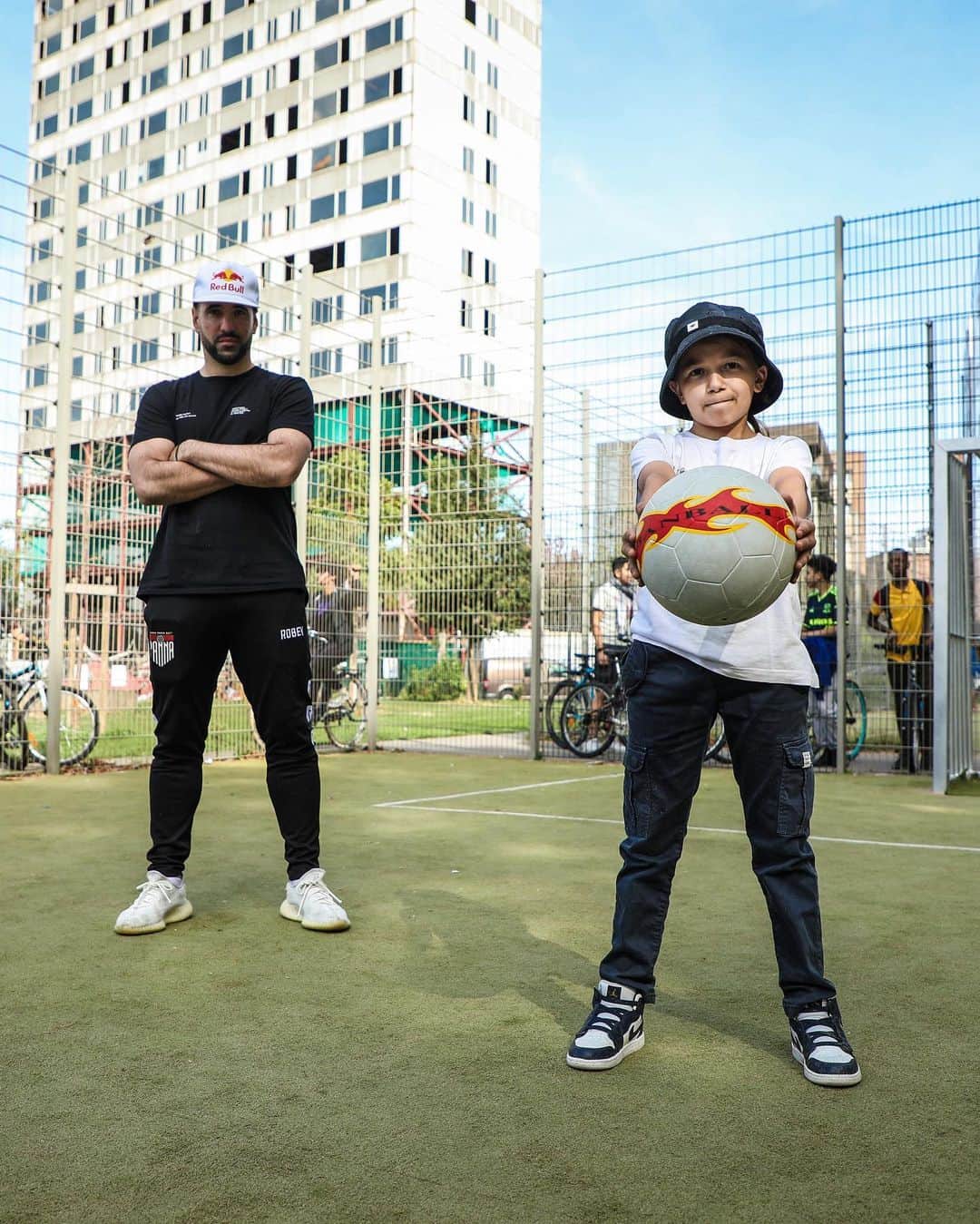 ショーン・ガルニエのインスタグラム：「NEW TALENT DETECTED 🚨 are you ready to see the kids who give panna faster than his shadows ?? ⚽️🔥 @abou_rsnotche   Be ready for the youtube video tomorow at 12:00 AM 📸 @hakim.am   #Urbanball #football #streetfootball #urbanballer #skills #talent #Belgium #Brussels #seangarnier #freestyle」