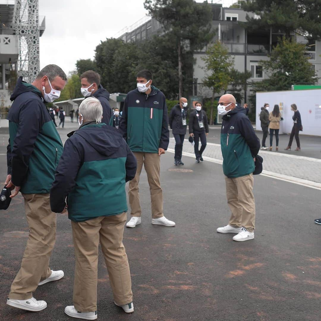 フローラン・ダバディーさんのインスタグラム写真 - (フローラン・ダバディーInstagram)「Roland Garros day 6 クレーの職人たち、ライン・ジャッジ、ボール・キッズ、お疲れ様！ #rolandgarros2020 🎾」10月3日 4時01分 - florent_dabadie