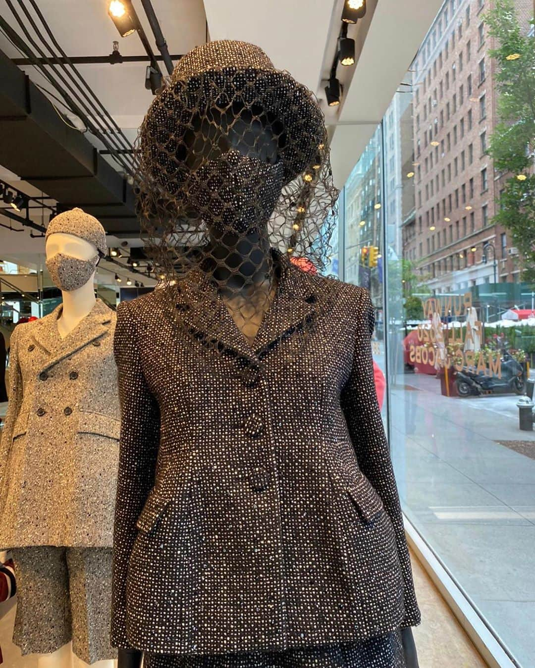 マーク・ジェイコブスさんのインスタグラム写真 - (マーク・ジェイコブスInstagram)「crystal and jet embellished tweeds. doublefaced alpaca. silk and cashmere sweatshirt. weft denim. RUNWAY FALL 2020 MARC JACOBS  Mannequins now installed at MARC JACOBS MADISON   #texture #silhouette #luxury #quality #skill #finish #polish #masktomatch #thisishowwedoit」10月3日 4時03分 - themarcjacobs