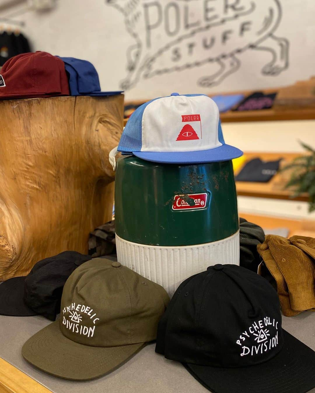 Poler Outdoor Stuffさんのインスタグラム写真 - (Poler Outdoor StuffInstagram)「The Poler Stuff FALL20 collection has finally arrived in PDX! Come peep the new threads! #campvibes」10月3日 4時13分 - polerportland