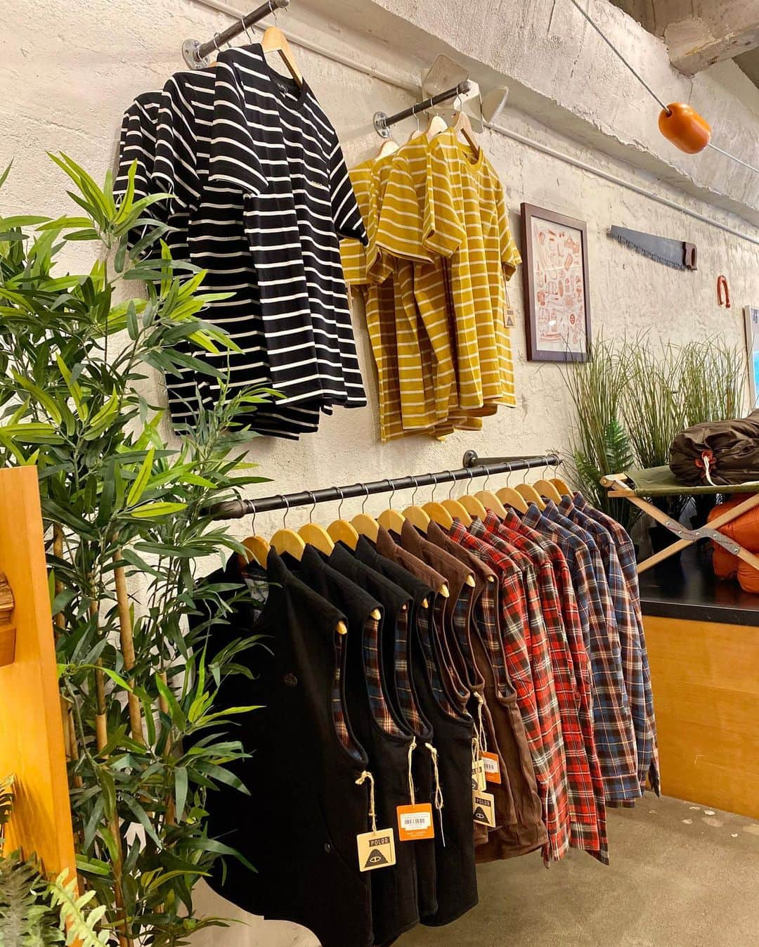 Poler Outdoor Stuffさんのインスタグラム写真 - (Poler Outdoor StuffInstagram)「The Poler Stuff FALL20 collection has finally arrived in PDX! Come peep the new threads! #campvibes」10月3日 4時13分 - polerportland