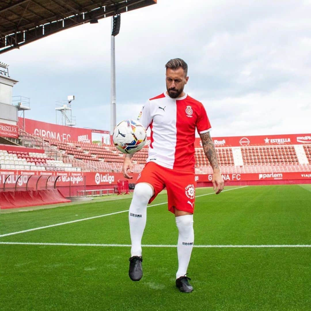 アントニオ・ルナのインスタグラム：「Presentación en Montilivi 💪🏻⚪️🔴」