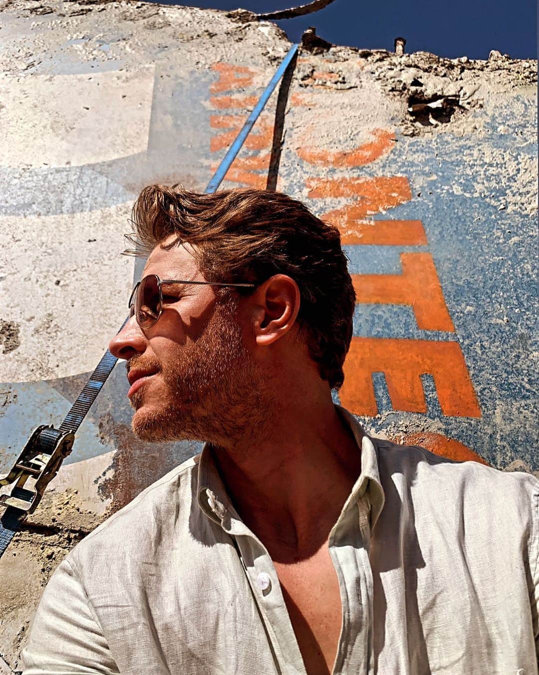 ジョシュア・ダラスのインスタグラム：「What you think you know...is not what you know. So, what do you think you know?  Season 3 of @nbcmanifest coming soon to @nbc! ✈️ #manifest #manifestation」