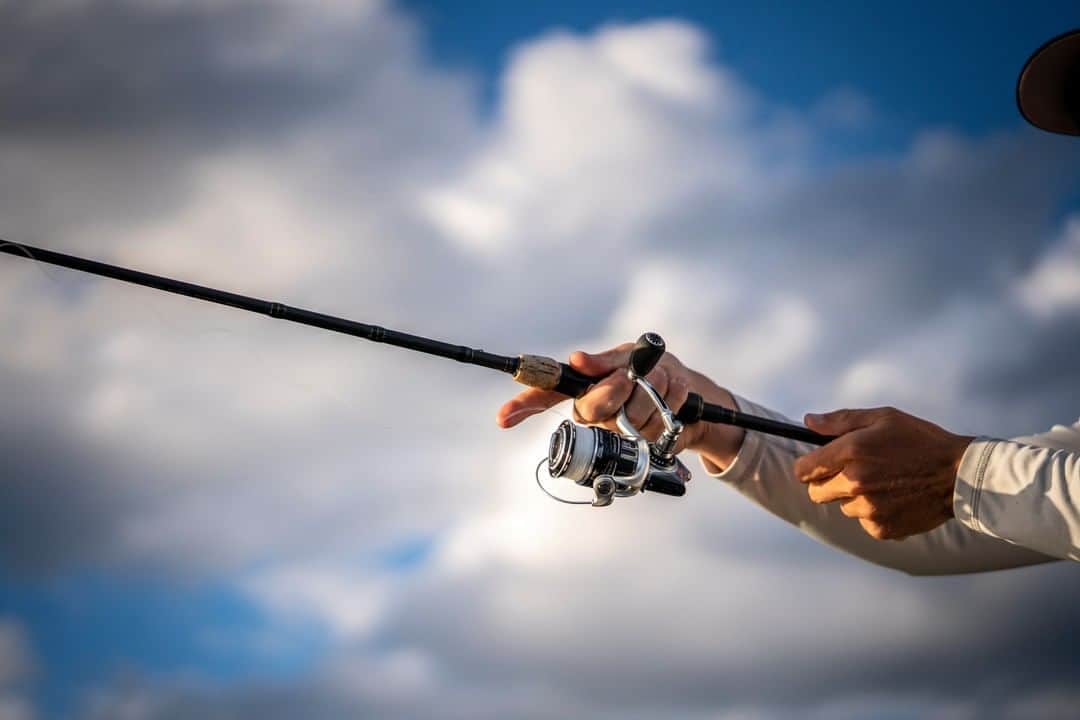 のインスタグラム：「A favorite among many, the Revo STX spinning reel proves time and time again to be a high quality workhorse. Whether you're skipping a wacky rig or dragging a shakey head this reel can get the job done! #AbuGarcia #RevoSTX #Fish2Win」