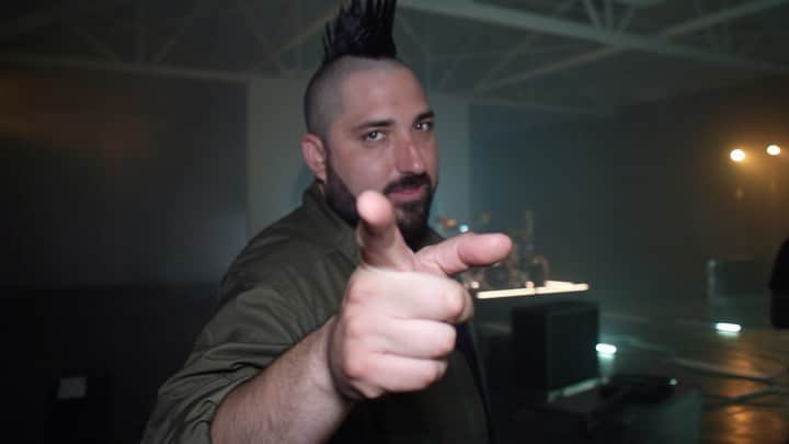 Of Mice & Menのインスタグラム：「Please “bask in the cinematic essence” of this #BTS clip from our Earth & Sky video shoot!! See what really goes on #behindthescenes! -@youngfuego #FUEGOFRIDAY」