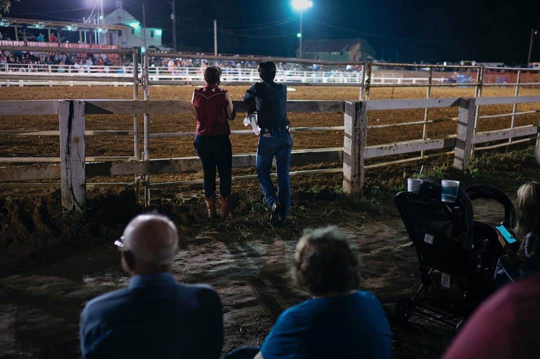 National Geographic Creativeさんのインスタグラム写真 - (National Geographic CreativeInstagram)「Photo by @annieflanagan / Rae Garringer and friend Jacob Mack-Boll attend the Isom Days Festival in Kentucky. Garringer started an oral history project on the rural queer community. Garringer had no experience with oral history when Country Queers began, but the format’s accessibility attracted them. “[This] project is a story of what happens when you feel like this is so urgent that you just need to do it, even though you don’t have all the tools or a lot of money or a lot of training or a lot of support.”」10月3日 5時26分 - natgeointhefield