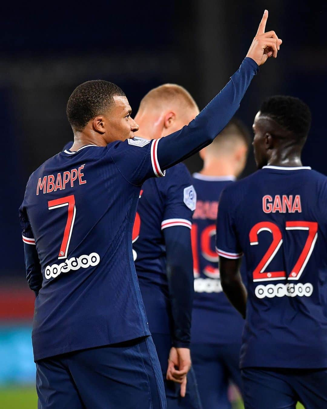 パリ・サンジェルマンFCさんのインスタグラム写真 - (パリ・サンジェルマンFCInstagram)「⚽⚽⚽⚽⚽⚽ Plenty of goals tonight at the Parc des Princes ! Une rencontre qui s'achève sur un score fleuve ! . Paris Saint-Germain 6️⃣-1️⃣ Angers . 🔴🔵 #ICICESTPARIS #AllezParis #PSG #ParisSaintGermain #Paris #Football #Ligue1 #Mbappé #Kylian #KylianMbappé」10月3日 6時02分 - psg