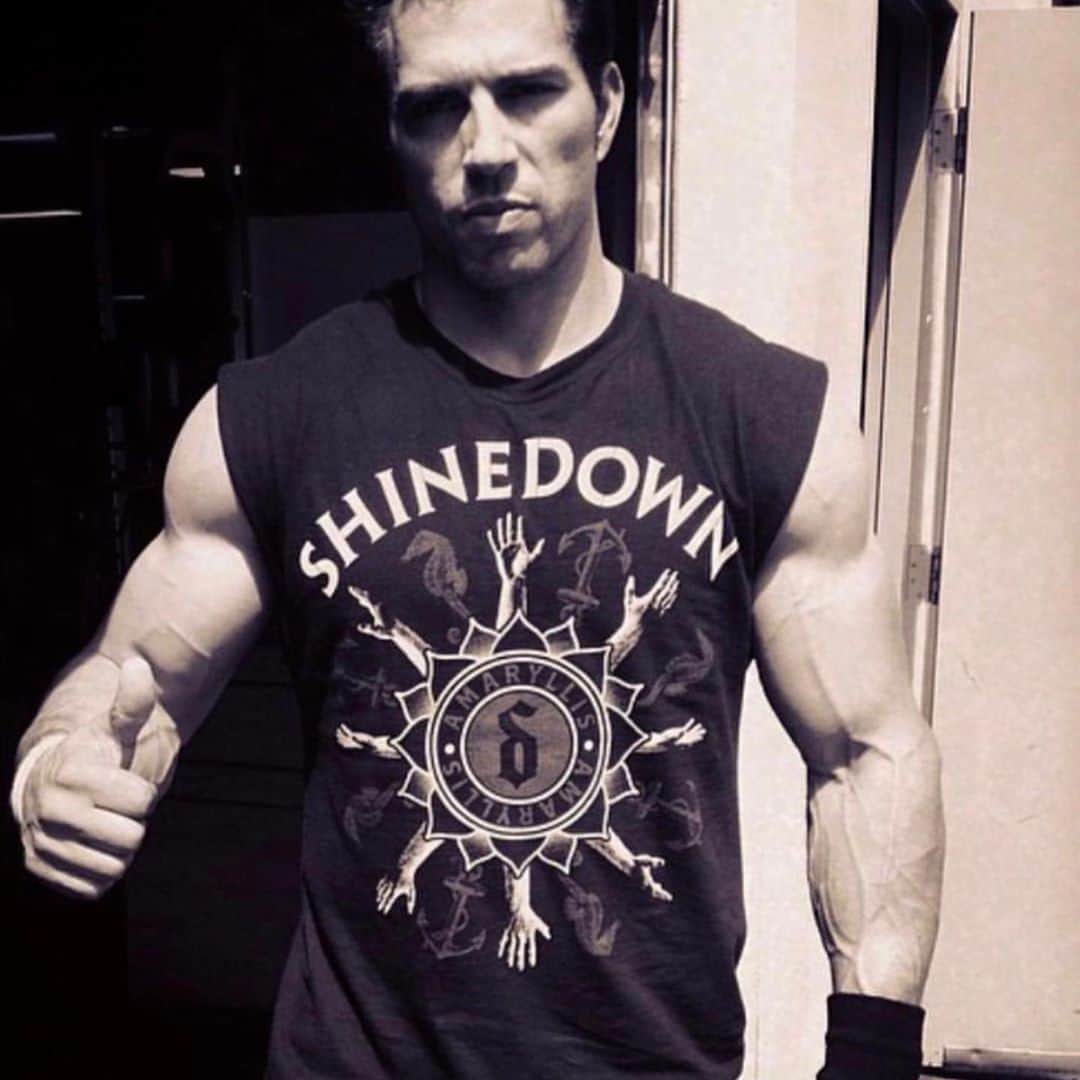 Shinedownさんのインスタグラム写真 - (ShinedownInstagram)「... @thebrentsmith To everyone around the #World 🌎 and all of @shinedownnation. Please join me and all of us in @shinedown And wishing our brother @mfcasas a Very HAPPY BIRTHDAY 🎉🎂🎊🎁!!!!!!!!!! We love you HANDSOME 😘... Everyone go follow our boy @mfcasas on @Instagram ❤️ #happybirthday #handsome #bigsexy #muscle #love #respect #getafterit #inspiration #thegoat」10月3日 6時05分 - shinedown