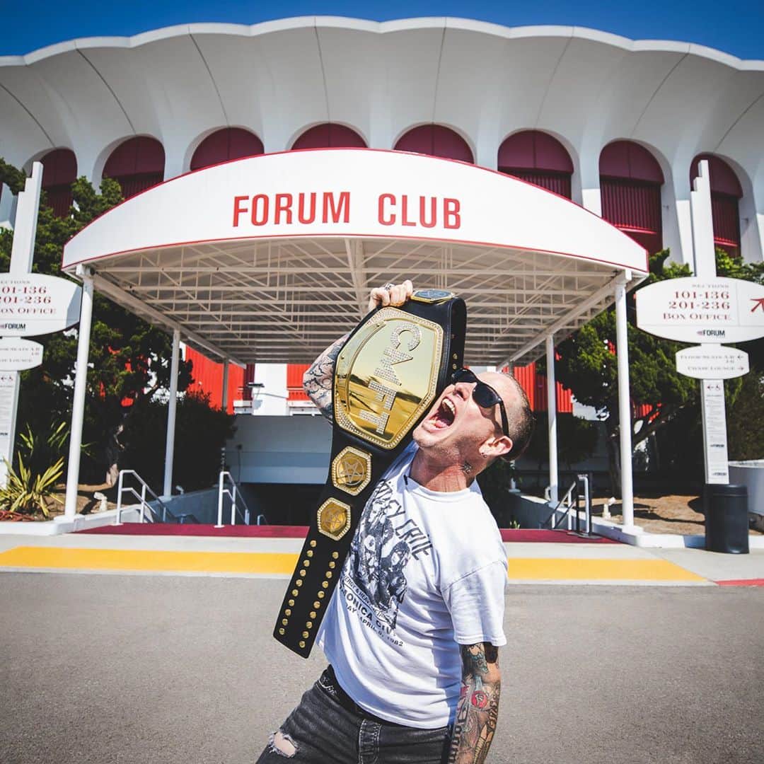 Stone Sourのインスタグラム：「@CoreyTaylor’s #ForumOrAgainstEm livestream event begins NOW. Grab your last minute tickets at watch.thecoreytaylor.com, and check out his new solo album ‘CMFT’, available worldwide today!」