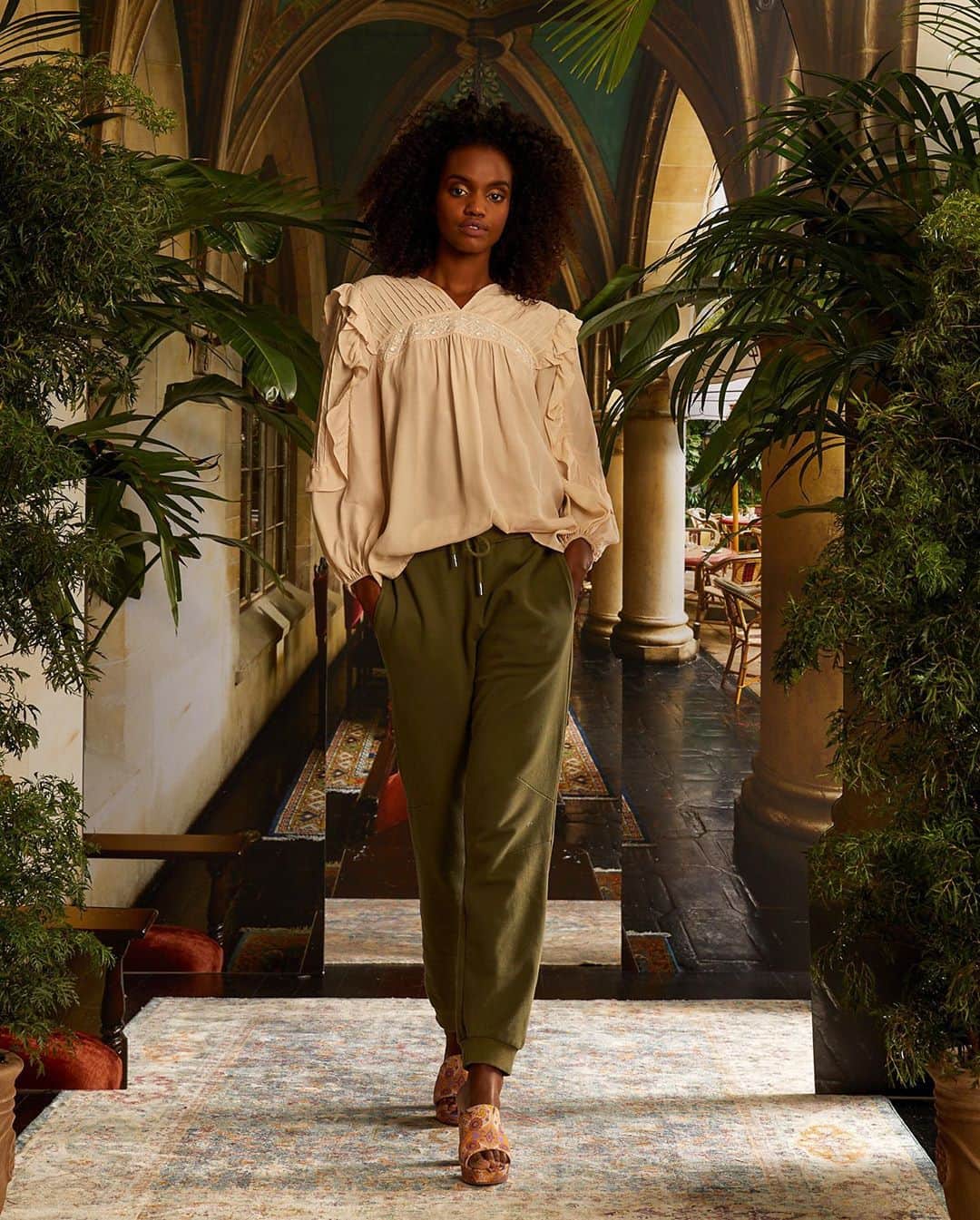 NYFW（ニューヨークファッションウィーク）さんのインスタグラム写真 - (NYFW（ニューヨークファッションウィーク）Instagram)「Safari chic looks from @nicolemillernyc's Spring 2021 collection. Swipe to see more.」10月3日 6時22分 - nyfw