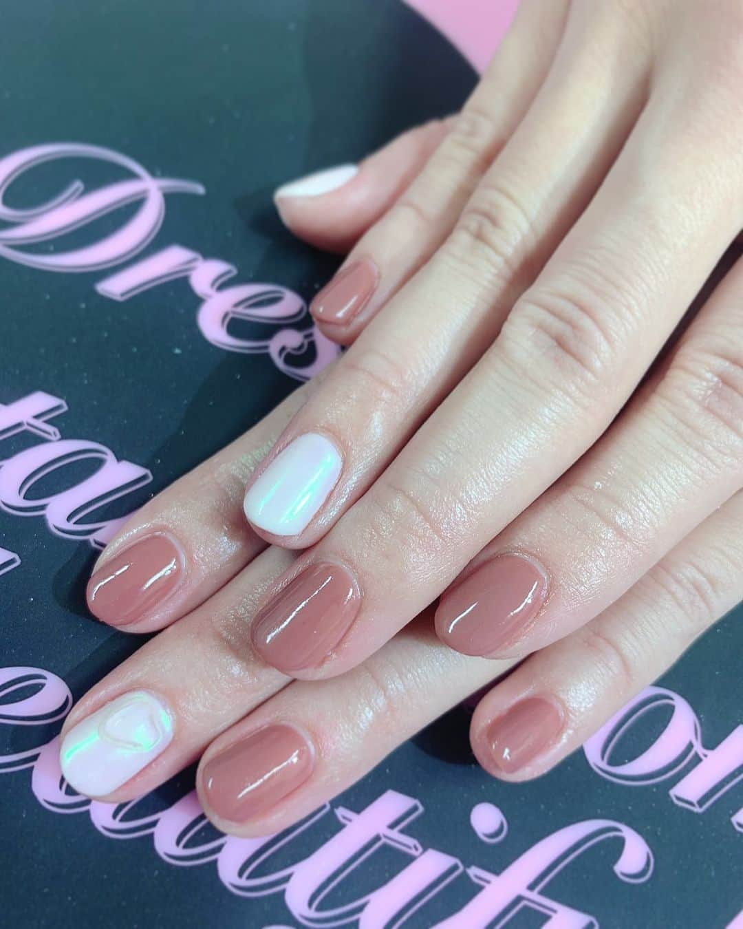 のインスタグラム：「. おはよう🌞 今のネイル💅💅 かわいいね❤️ 最近はシンプルな私。 まいさんのとこはいつも早いから助かる😚 時間ない時でもこの時間に出たい！って伝えたらそれより前に帰してくれる🤣👏流石😚👏👏 . #ネイル　#nail #rustynail #ラスティーネイル　#しずくネイル　#シンプルネイル　#シンプルネイルデザイン　#💅」