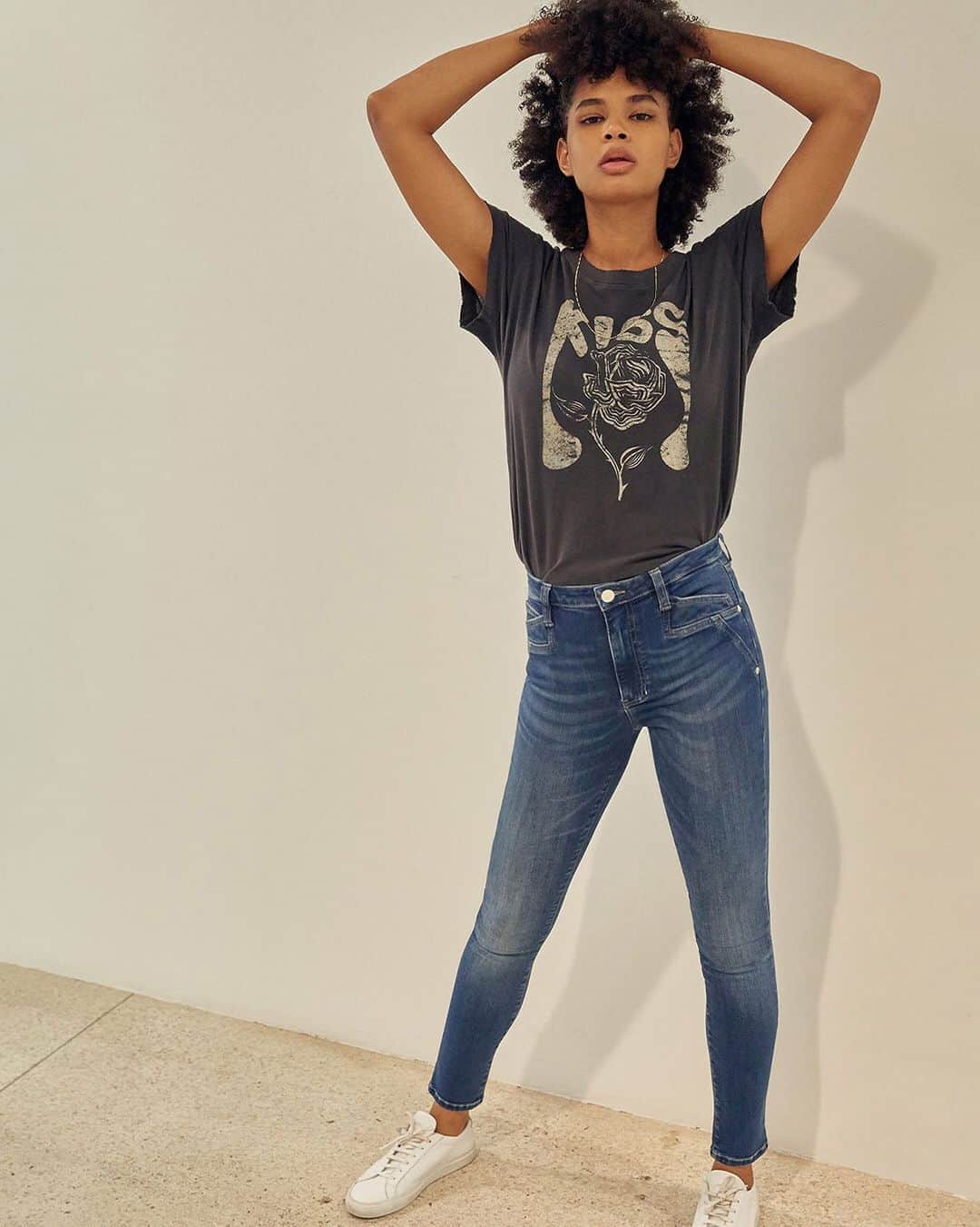 カレントエリオットのインスタグラム：「when you want a classic vintage tee without having to wash and wear for years first – the relaxed crew is your go-to」