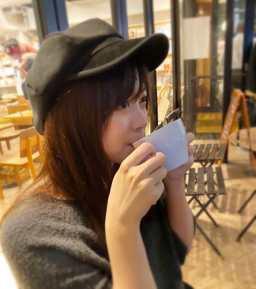 鈴木このみのインスタグラム：「ほっと一息☕️☺️✨」