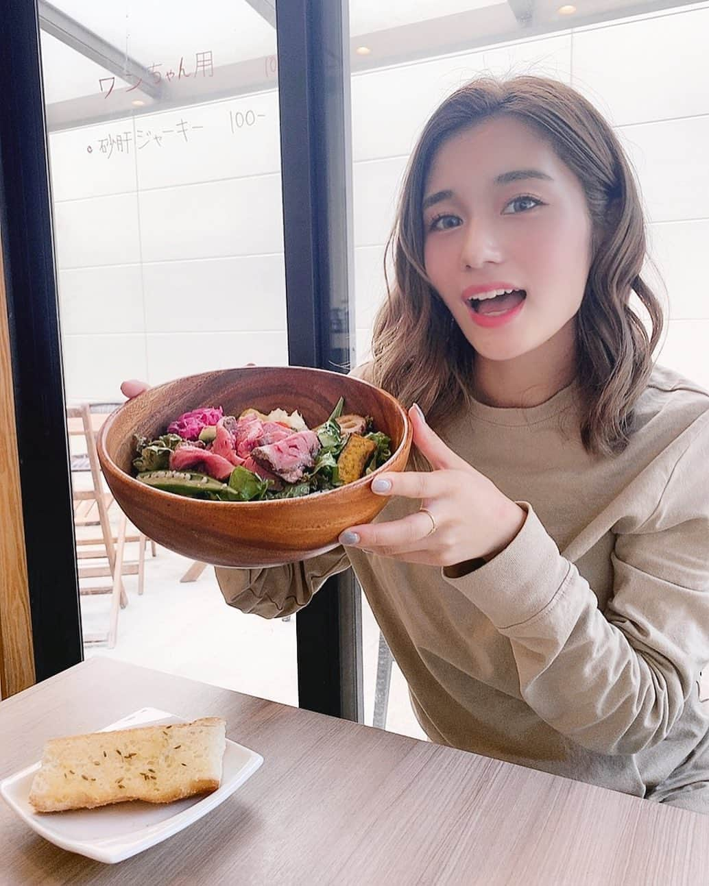 坂井朝香さんのインスタグラム写真 - (坂井朝香Instagram)「サラダランチ🥗  #サラダランチ　#ランチ」10月3日 17時25分 - asaka_sakai_