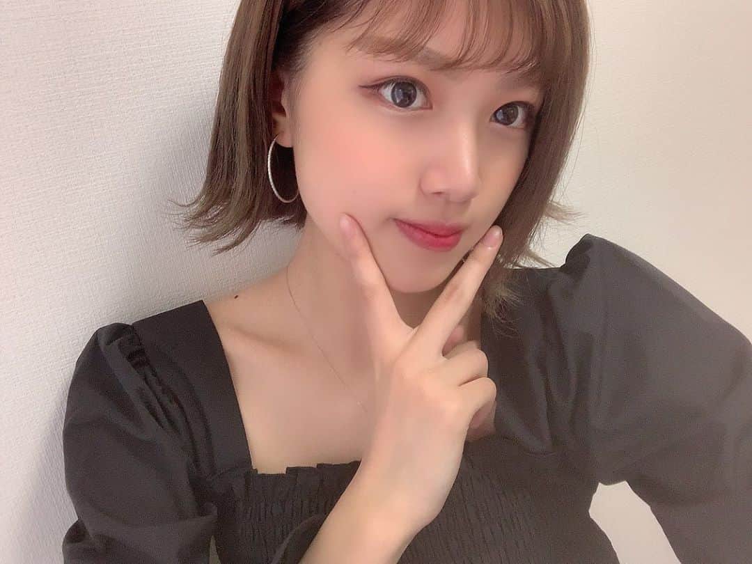 林優菜のインスタグラム：「. 外ハネ💃 . . . #ヘアスタイル #外ハネ #ショートヘア #不器用 #上手くできるようになりたい #ulike #ぴーす」