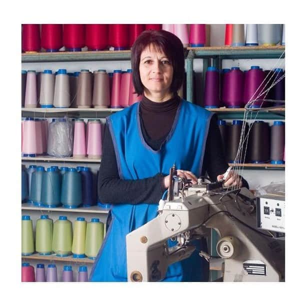 コレジアンのインスタグラム：「MADE WITH LOVE ❤️  . From collection designing to customer delivery, all our products are sustainably made at our factory in France.  A combination of rich heritage, highly skilled craftsmanship, strong work ethic and high levels of quality and professionalism through the entire manufacturing process makes Collégien so special for many socks lovers worldwide. 💙🌍 . Our philosophy is to make beautiful products that last! Thank you so much for all the love and support! We feel so grateful and it motivates us to do even better! 😘 . Make sure to turn on push notifications, so as to follow our latest arrivals and grab them before they’re gone! 😉 . FAITS AVEC AMOUR ! ❤️ . Les produits sont intégralement fabriqués dans notre usine. Du tricotage des chaussettes qui est notre spécialité, à l’injection des semelles pour les chaussons jusqu’à l’emballage des produits. Ce métier requiert de faire appel à une main d’œuvre très qualifiée. Chaque produit passe entre des mains expertes. La force de l’entreprise est de maitriser l’ensemble des métiers, de la mise au point des collections à la distribution. 💙🌍 . Merci d’être si nombreux à aimer Collégien et à contribuer au succès de la marque ! Notre vocation vous habiller avec style et vous réchauffer avec amour ! 🥰 . Assurez-vous d'activer les notifications afin de voir les dernières nouveautés avant qu'elles ne soient épuisées. 😉 . #collegien #collegien_officiel #madeinfrance #slippers #newin #extrasoft #ecofriendly #chaussons #babucce #haussocken #slippersocks #fashion #style #autumn #ourvalues #ourstory #aboutus #ourcompany」