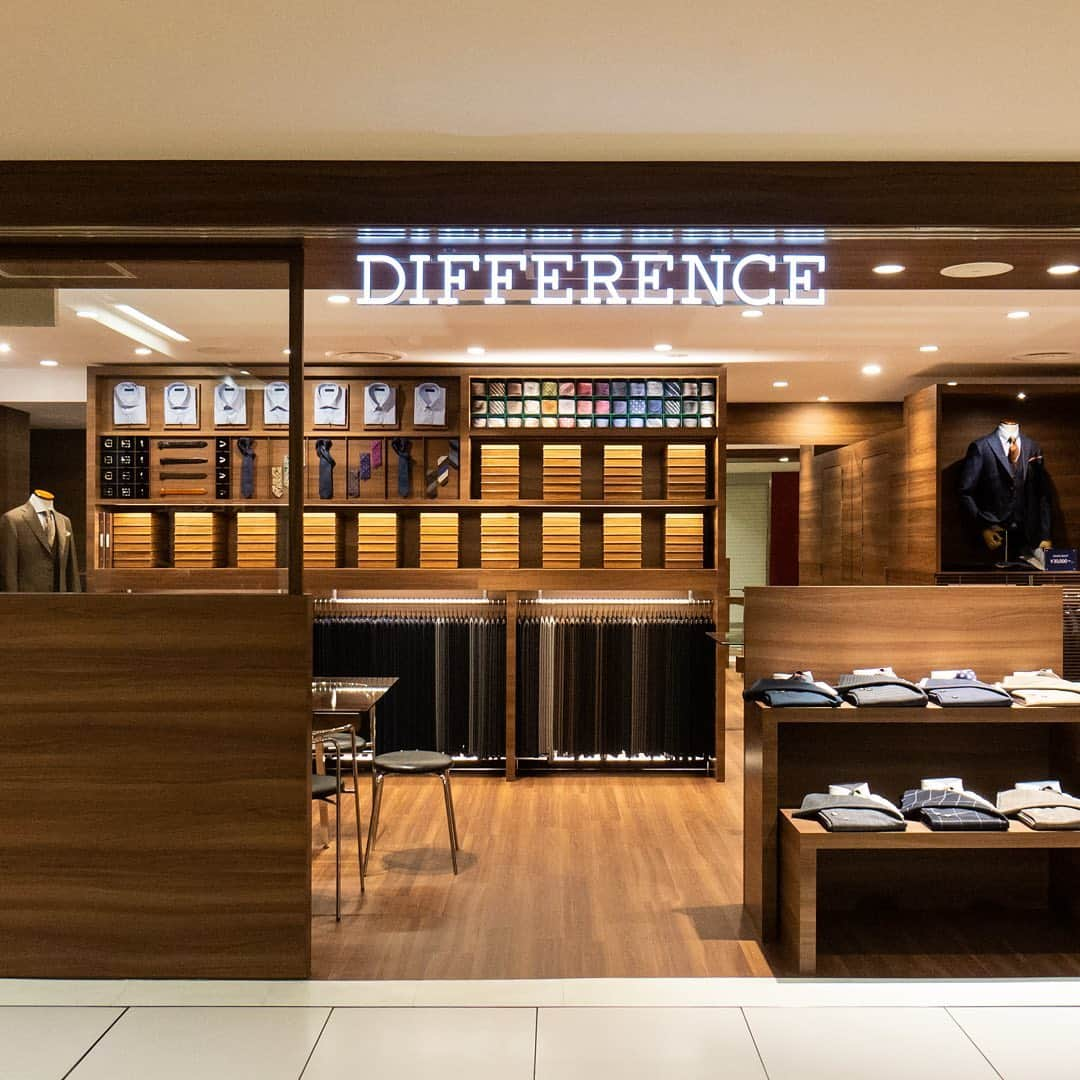 difference.tokyoのインスタグラム：「［お知らせ］DIFFERENCE 八重洲地下街店GRAND OPEN：オープンを記念してスーツ2着¥48,000(+tax)〜、シャツ3枚¥20,000(+tax)、スーツ・コート2着20%OFFの期間限定フェアを開催いたします。東京駅直結、八重洲地下街・外堀地下2番通りにてお待ちしております。 . 東京・銀座エリアのDIFFERENCE店舗でも同時開催！ . ■開催期間：2020/10/2(金) ～ 10/18(日) ■開催店舗：DIFFERENCE 八重洲地下街店・KITTE丸の内店、銀座店、日比谷店、有楽町マルイ店 . 詳細は @difference.tokyo tokyo HPをご覧ください。 https://difference.tokyo/topics/other_topics/detail_218.html . . #オーダースーツ #スーツ #シャツ #コート #八重洲地下街 #東京駅 #銀座 #日比谷 #有楽町」