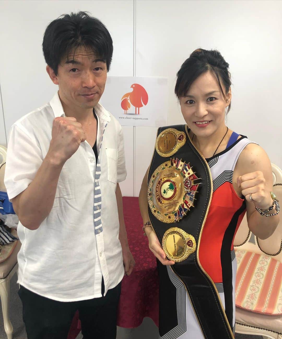 山田よう子のインスタグラム：「私ボクシングのチャンピオンになりました‼️ベルトはテンション上がる〜〜　　若かったら挑戦したかった‼️今日のライブ配信楽しかった‼️福島さんありがとうございました‼️ 何よりチャンピオンていいねっ #ボクシング　#チャンピオン　#ベルト　　#テンション上がる  #ライブ配信  #山田よう子」