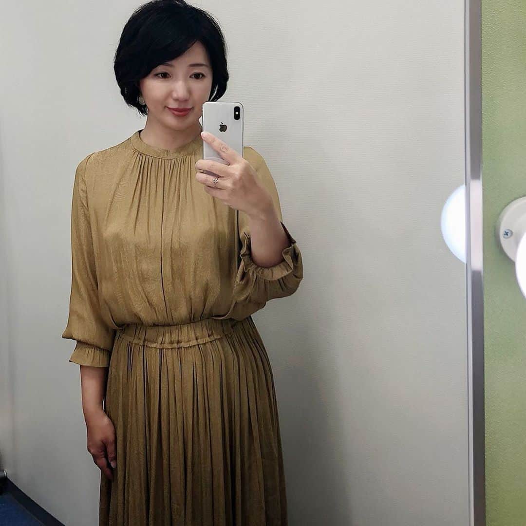 角田華子のインスタグラム：「#10月3日 #福岡ニュースファイルcube  #トランプ大統領入院 #菅政権を韓国ではどう捉えているか #新型コロナによる医療機関の今 #スポーツ#ホークス #お天気  #衣装 #ブージュルード #マスタードカラー #ブラウス #ロングスカート  また来週お会いしましょう✨」