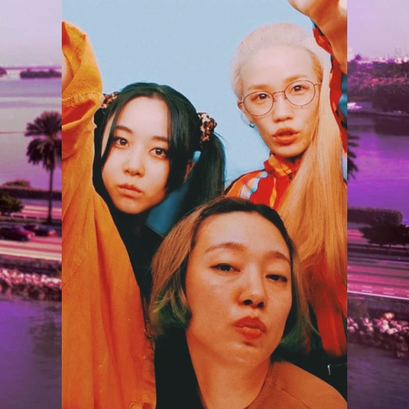 テンテンコのインスタグラム：「深夜の駅前にて💓」