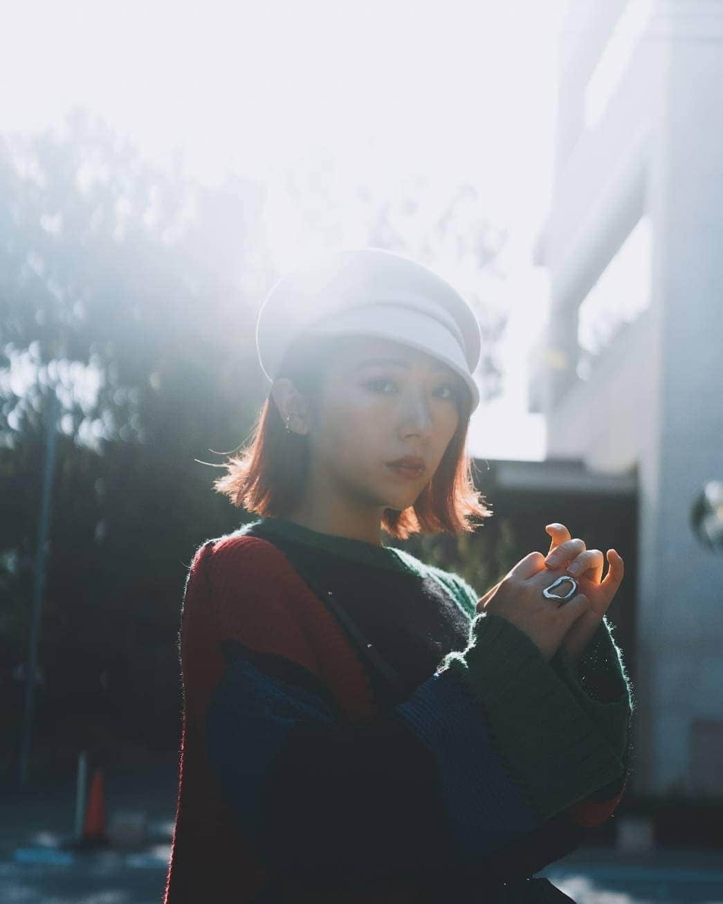 貴愛kwiae Officialさんのインスタグラム写真 - (貴愛kwiae OfficialInstagram)「髪切って1年だなぁ。 伸ばそうか短いで行こうか。 特にきめてないけど。 髪長い人をみるとふと、見てしまう。 * * * どちらが好き？ * * 金木犀の匂い 初めて知った。 * * * 1日はお月見しないで 無水カレーつくった🍛 #photooftheday #pic #photo #shooting  #look #aw #2020 #autumn  #光 #逆光 #backlight 📷 @joylous_tokyo」10月3日 16時26分 - kwiae530
